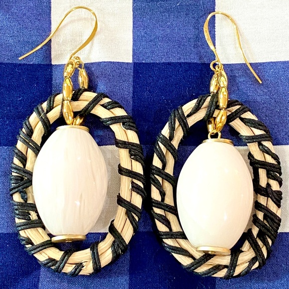 Raffia-Wrapped Wicker Oval Earrings - Picture 4 of 10